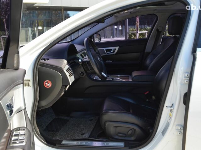 Белый Ягуар ХФ, объемом двигателя 0 л и пробегом 135 тыс. км за 14999 $, фото 7 на Automoto.ua