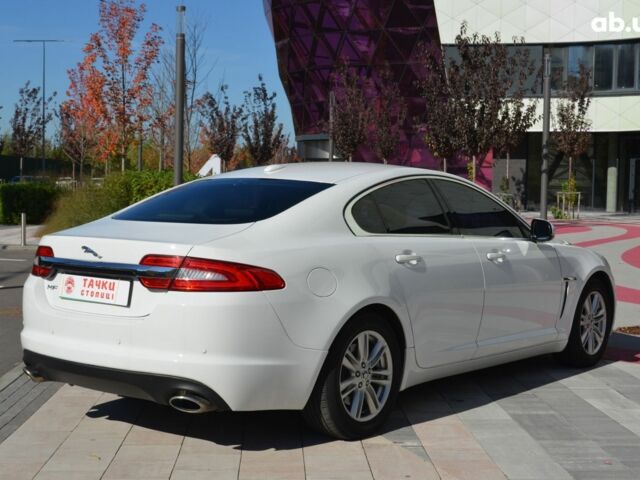 Белый Ягуар ХФ, объемом двигателя 0 л и пробегом 135 тыс. км за 14999 $, фото 3 на Automoto.ua