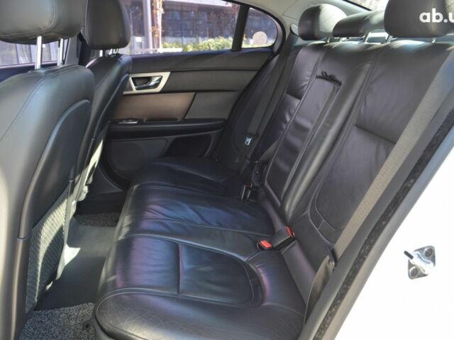 Белый Ягуар ХФ, объемом двигателя 0 л и пробегом 135 тыс. км за 14999 $, фото 8 на Automoto.ua