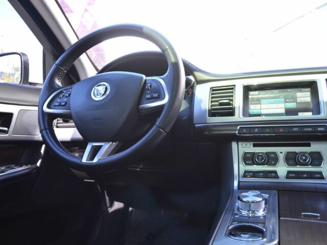 Белый Ягуар ХФ, объемом двигателя 0 л и пробегом 135 тыс. км за 14999 $, фото 11 на Automoto.ua