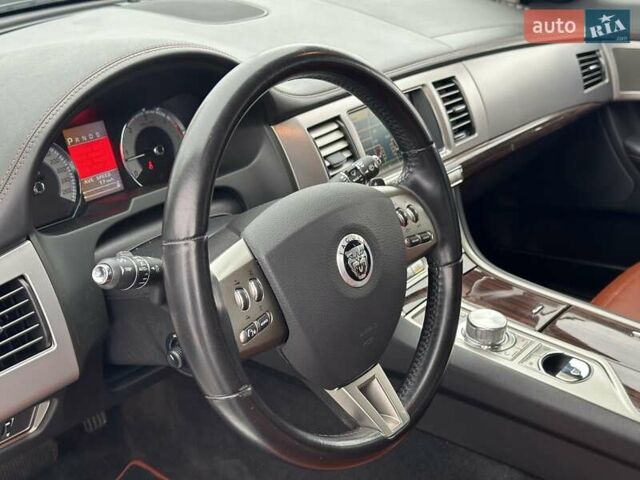 Білий Ягуар ХФ, об'ємом двигуна 3 л та пробігом 293 тис. км за 7990 $, фото 25 на Automoto.ua