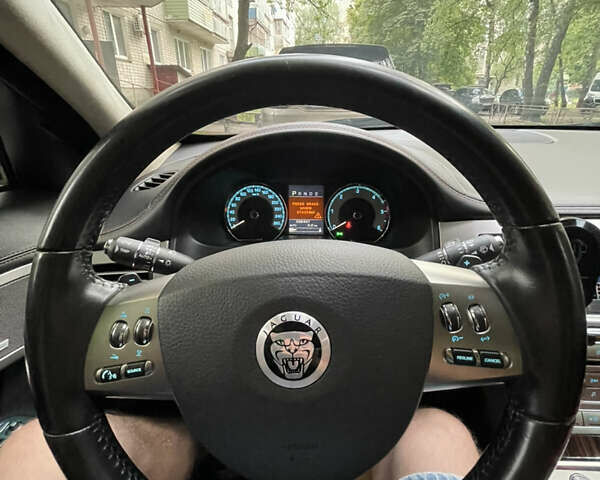 Белый Ягуар ХФ, объемом двигателя 2.99 л и пробегом 298 тыс. км за 10600 $, фото 14 на Automoto.ua