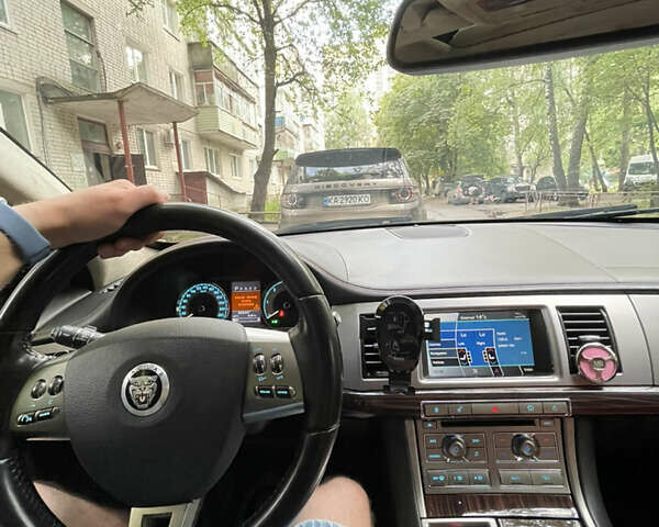 Белый Ягуар ХФ, объемом двигателя 2.99 л и пробегом 298 тыс. км за 10600 $, фото 13 на Automoto.ua
