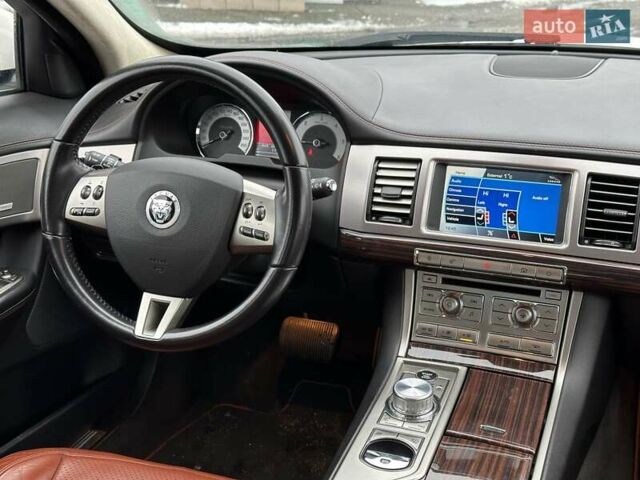 Білий Ягуар ХФ, об'ємом двигуна 3 л та пробігом 293 тис. км за 7990 $, фото 41 на Automoto.ua