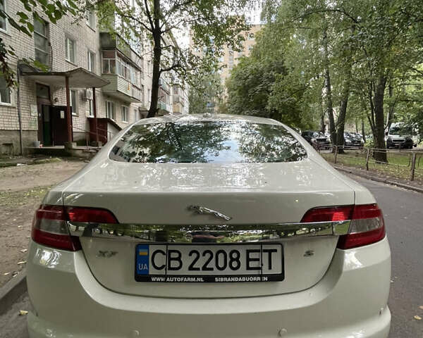Белый Ягуар ХФ, объемом двигателя 2.99 л и пробегом 298 тыс. км за 10600 $, фото 4 на Automoto.ua
