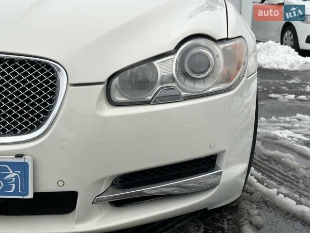 Білий Ягуар ХФ, об'ємом двигуна 3 л та пробігом 293 тис. км за 7990 $, фото 14 на Automoto.ua