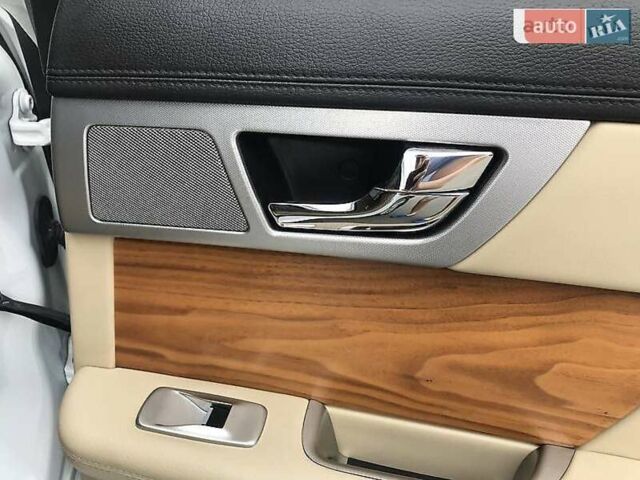 Ягуар ХФ 2012 в Киеве на Automoto.ua Белый Ягуар ХФ, объемом двигателя 3 л и пробегом 48 тыс. км за 24999 $, фото 29 на Automoto.ua