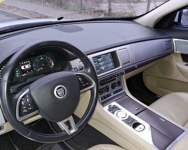 Белый Ягуар ХФ, объемом двигателя 3 л и пробегом 137 тыс. км за 12000 $, фото 13 на Automoto.ua