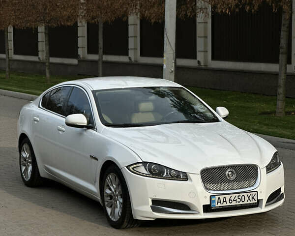 Белый Ягуар ХФ, объемом двигателя 3 л и пробегом 169 тыс. км за 11200 $, фото 8 на Automoto.ua