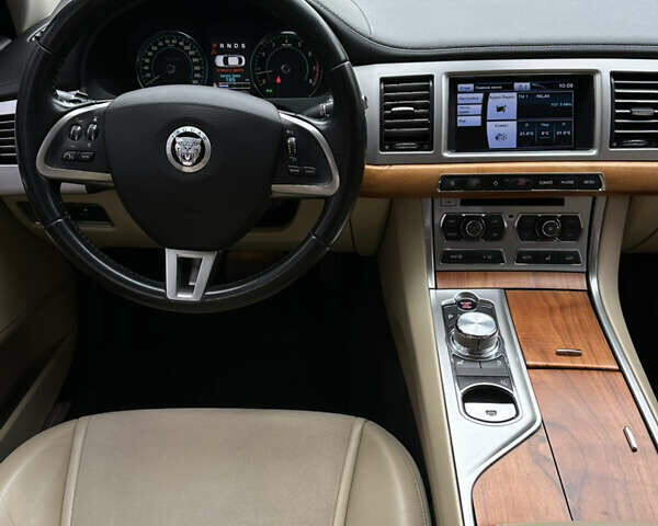 Белый Ягуар ХФ, объемом двигателя 3 л и пробегом 169 тыс. км за 11200 $, фото 34 на Automoto.ua