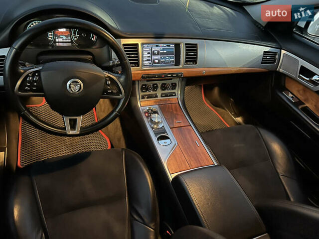 Ягуар ХФ 2012 у Ужгороді на Automoto.ua Білий Ягуар ХФ, об'ємом двигуна 2.97 л та пробігом 164 тис. км за 13900 $, фото 6 на Automoto.ua