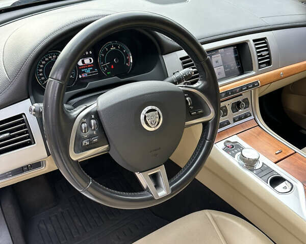 Белый Ягуар ХФ, объемом двигателя 3 л и пробегом 169 тыс. км за 11200 $, фото 22 на Automoto.ua