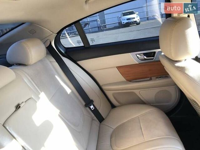 Ягуар ХФ 2012 в Киеве на Automoto.ua Белый Ягуар ХФ, объемом двигателя 3 л и пробегом 48 тыс. км за 24999 $, фото 22 на Automoto.ua