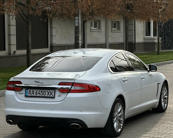 Белый Ягуар ХФ, объемом двигателя 3 л и пробегом 169 тыс. км за 11200 $, фото 10 на Automoto.ua