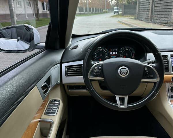 Белый Ягуар ХФ, объемом двигателя 3 л и пробегом 169 тыс. км за 11200 $, фото 31 на Automoto.ua