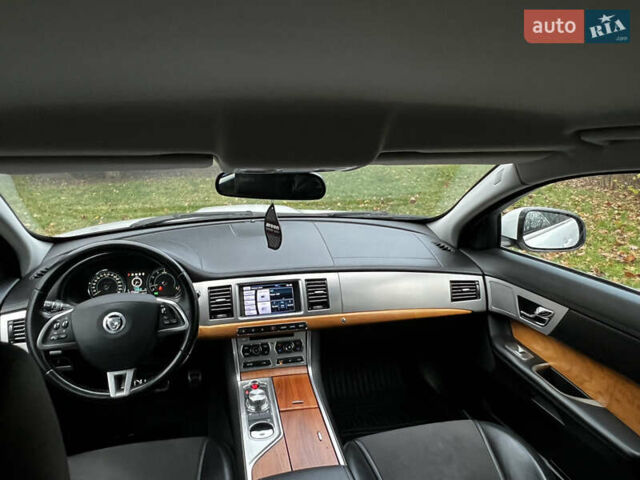 Белый Ягуар ХФ, объемом двигателя 2.97 л и пробегом 177 тыс. км за 11700 $, фото 15 на Automoto.ua