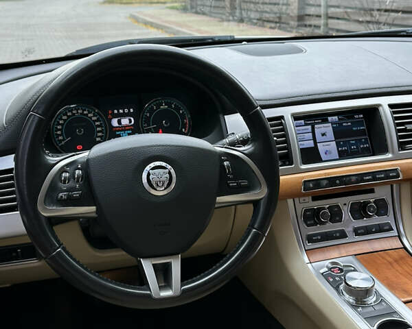 Белый Ягуар ХФ, объемом двигателя 3 л и пробегом 169 тыс. км за 11200 $, фото 32 на Automoto.ua