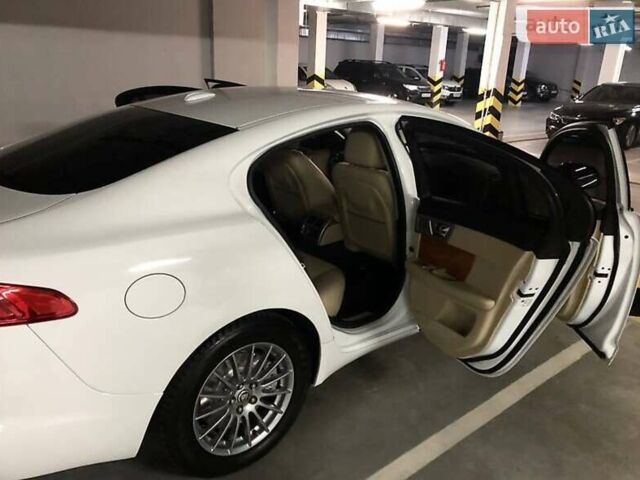 Ягуар ХФ 2012 в Киеве на Automoto.ua Белый Ягуар ХФ, объемом двигателя 3 л и пробегом 48 тыс. км за 24999 $, фото 9 на Automoto.ua