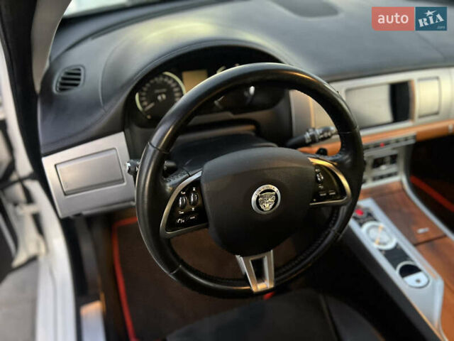 Ягуар ХФ 2012 у Ужгороді на Automoto.ua Білий Ягуар ХФ, об'ємом двигуна 2.97 л та пробігом 164 тис. км за 13900 $, фото 7 на Automoto.ua