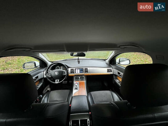 Белый Ягуар ХФ, объемом двигателя 2.97 л и пробегом 177 тыс. км за 11700 $, фото 16 на Automoto.ua