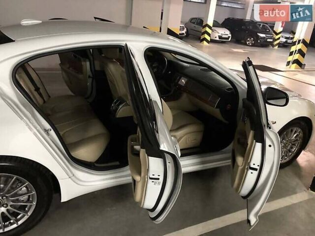 Ягуар ХФ 2012 в Киеве на Automoto.ua Белый Ягуар ХФ, объемом двигателя 3 л и пробегом 48 тыс. км за 24999 $, фото 10 на Automoto.ua