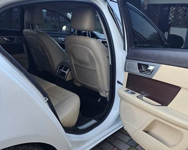 Белый Ягуар ХФ, объемом двигателя 2 л и пробегом 212 тыс. км за 11500 $, фото 25 на Automoto.ua