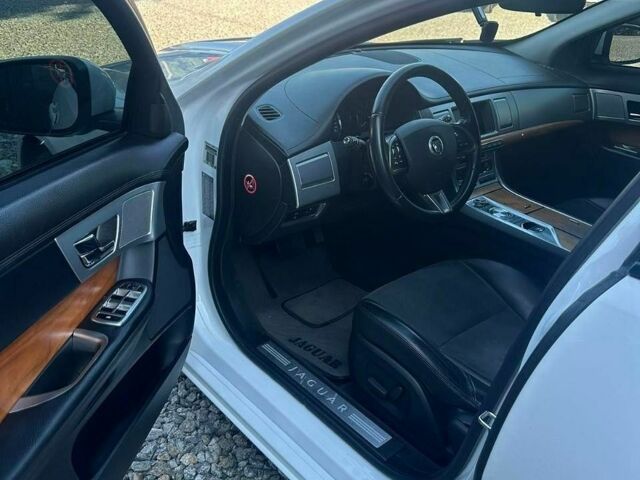 Білий Ягуар ХФ, об'ємом двигуна 2.97 л та пробігом 185 тис. км за 10500 $, фото 8 на Automoto.ua
