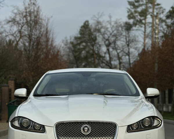 Белый Ягуар ХФ, объемом двигателя 3 л и пробегом 169 тыс. км за 11200 $, фото 5 на Automoto.ua