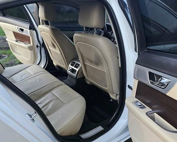 Белый Ягуар ХФ, объемом двигателя 2 л и пробегом 212 тыс. км за 11500 $, фото 24 на Automoto.ua