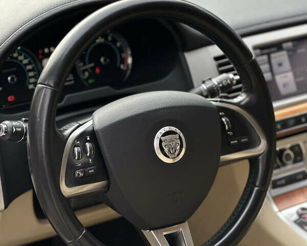 Белый Ягуар ХФ, объемом двигателя 3 л и пробегом 169 тыс. км за 11200 $, фото 23 на Automoto.ua