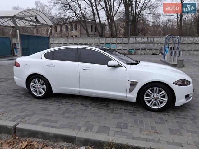Белый Ягуар ХФ, объемом двигателя 3 л и пробегом 137 тыс. км за 12000 $, фото 5 на Automoto.ua