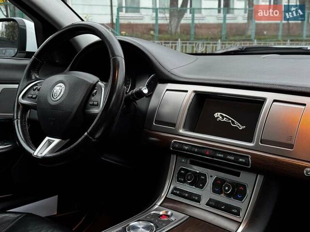 Білий Ягуар ХФ, об'ємом двигуна 2 л та пробігом 214 тис. км за 15990 $, фото 44 на Automoto.ua