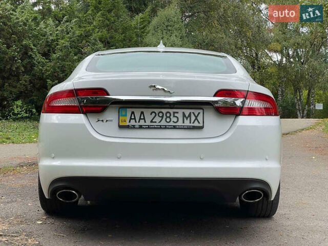 Белый Ягуар ХФ, объемом двигателя 2 л и пробегом 210 тыс. км за 16300 $, фото 4 на Automoto.ua