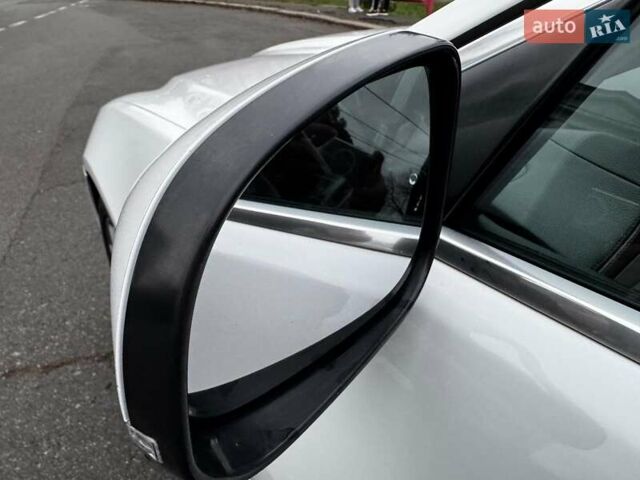 Білий Ягуар ХФ, об'ємом двигуна 2 л та пробігом 214 тис. км за 15990 $, фото 27 на Automoto.ua