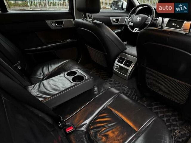 Білий Ягуар ХФ, об'ємом двигуна 2 л та пробігом 214 тис. км за 15990 $, фото 43 на Automoto.ua