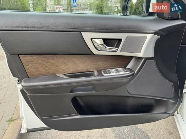 Белый Ягуар ХФ, объемом двигателя 2 л и пробегом 210 тыс. км за 16300 $, фото 19 на Automoto.ua
