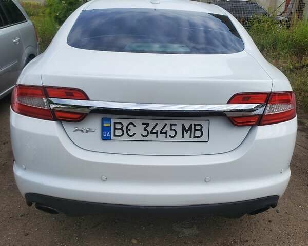 Білий Ягуар ХФ, об'ємом двигуна 2 л та пробігом 300 тис. км за 9900 $, фото 1 на Automoto.ua