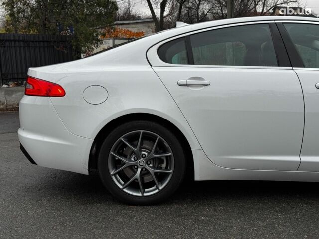 Білий Ягуар ХФ, об'ємом двигуна 2 л та пробігом 214 тис. км за 15990 $, фото 10 на Automoto.ua