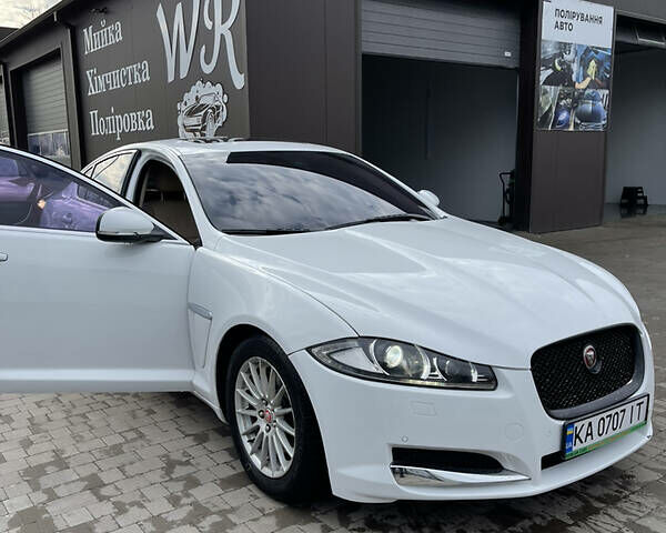 Белый Ягуар ХФ, объемом двигателя 2.2 л и пробегом 122 тыс. км за 13600 $, фото 9 на Automoto.ua