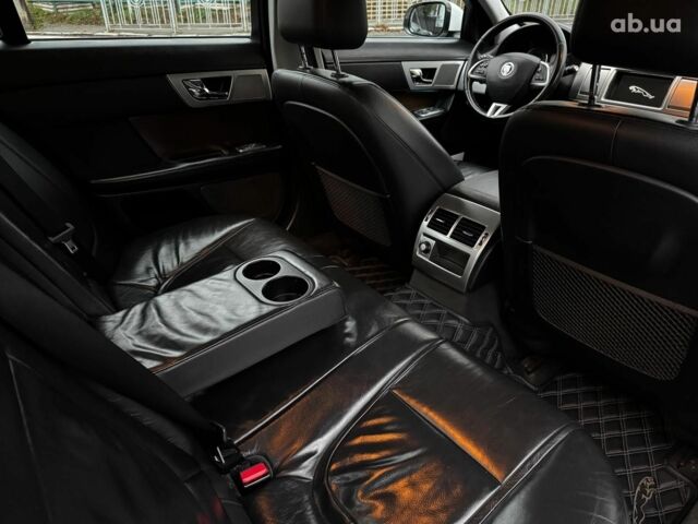 Білий Ягуар ХФ, об'ємом двигуна 2 л та пробігом 214 тис. км за 15990 $, фото 43 на Automoto.ua