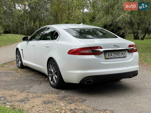 Белый Ягуар ХФ, объемом двигателя 2 л и пробегом 210 тыс. км за 16300 $, фото 3 на Automoto.ua