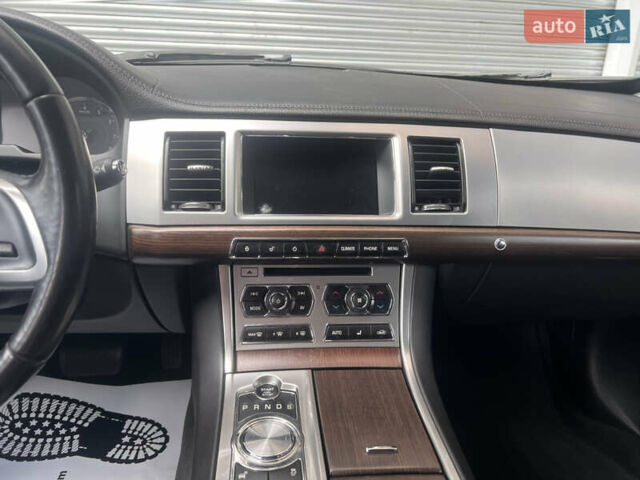 Белый Ягуар ХФ, объемом двигателя 2 л и пробегом 68 тыс. км за 22400 $, фото 24 на Automoto.ua