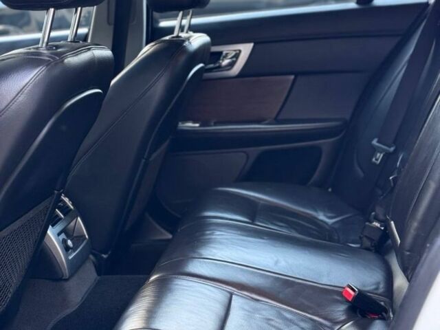 Белый Ягуар ХФ, объемом двигателя 2.2 л и пробегом 185 тыс. км за 13999 $, фото 12 на Automoto.ua