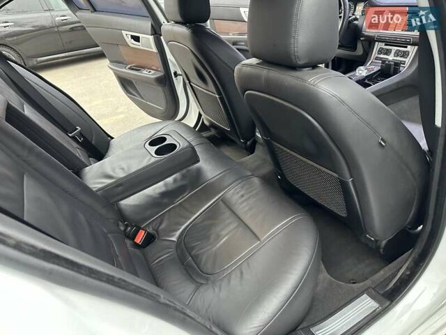 Белый Ягуар ХФ, объемом двигателя 2.18 л и пробегом 191 тыс. км за 11999 $, фото 25 на Automoto.ua