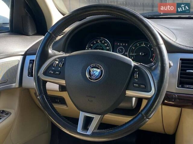 Білий Ягуар ХФ, об'ємом двигуна 3 л та пробігом 150 тис. км за 14690 $, фото 13 на Automoto.ua