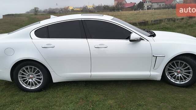 Белый Ягуар ХФ, объемом двигателя 2.18 л и пробегом 205 тыс. км за 14100 $, фото 9 на Automoto.ua