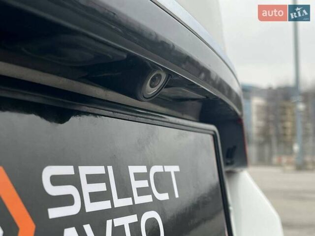 Белый Ягуар ХФ, объемом двигателя 3 л и пробегом 140 тыс. км за 14490 $, фото 3 на Automoto.ua