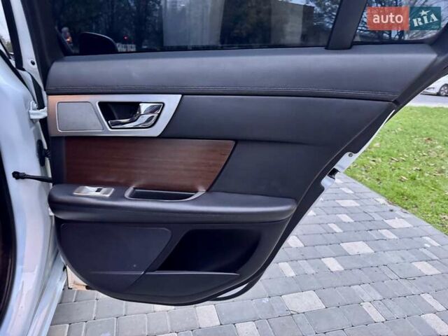 Белый Ягуар ХФ, объемом двигателя 2.18 л и пробегом 380 тыс. км за 10900 $, фото 68 на Automoto.ua