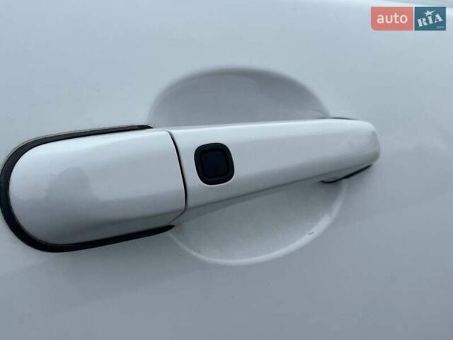 Белый Ягуар ХФ, объемом двигателя 3 л и пробегом 140 тыс. км за 14490 $, фото 2 на Automoto.ua