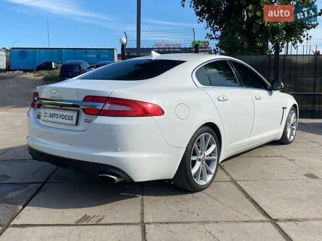 Белый Ягуар ХФ, объемом двигателя 3 л и пробегом 150 тыс. км за 16190 $, фото 6 на Automoto.ua